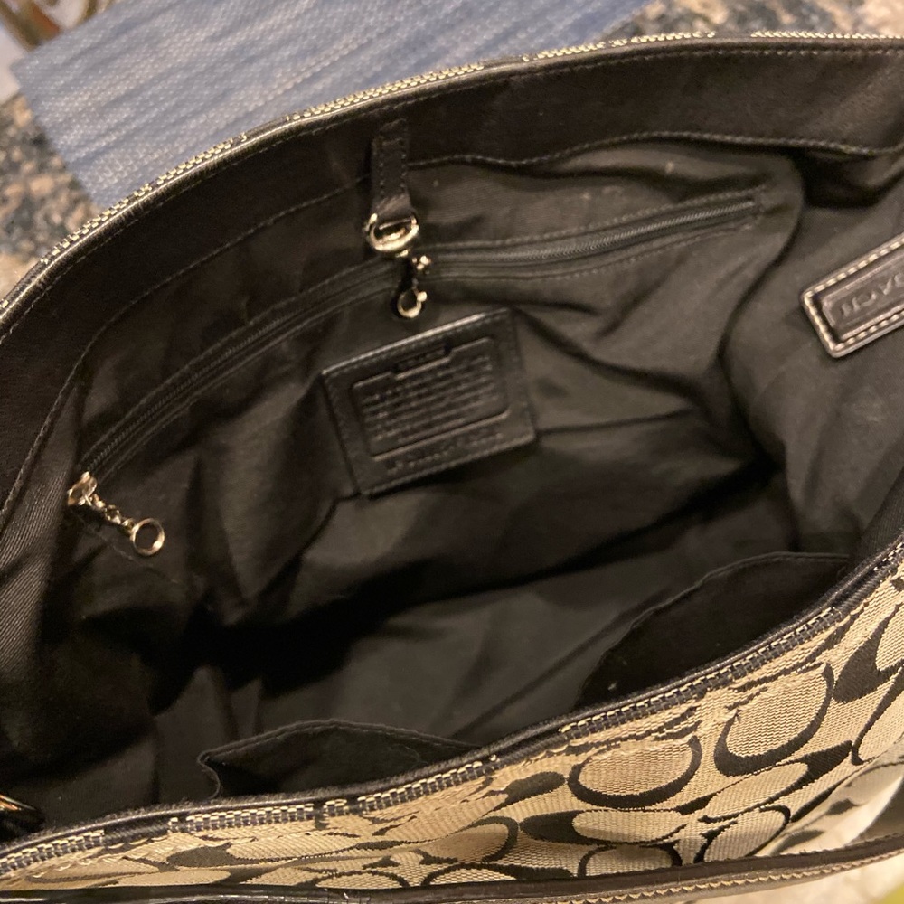 Black coach shoulder bag.
